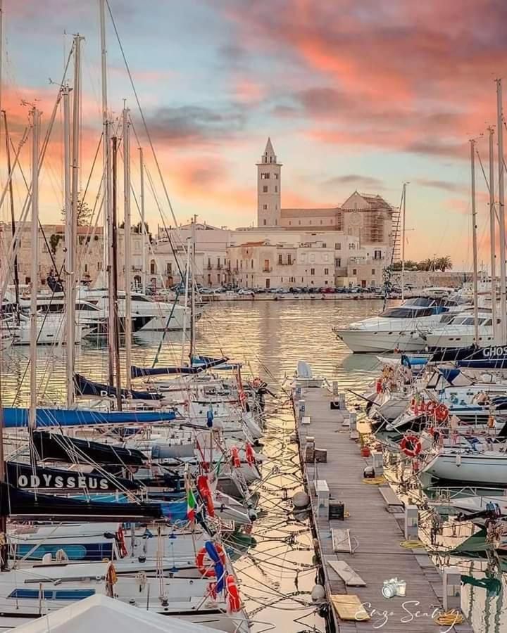 Apartamento Le Rondini Trani Exterior foto
