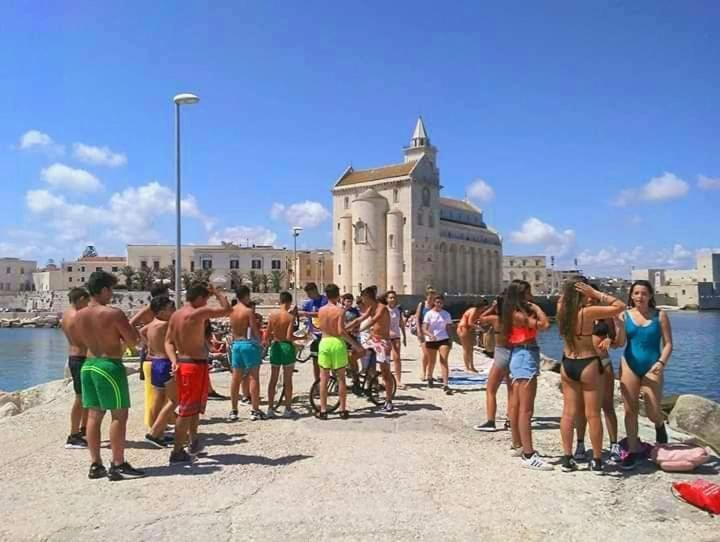 Apartamento Le Rondini Trani Exterior foto